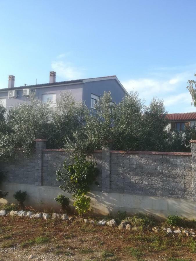 Ferienwohnung Apartman Ki Pula Exterior foto